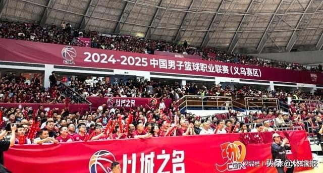 包含亚洲篮球热闹非凡,球迷狂热沸腾的词条