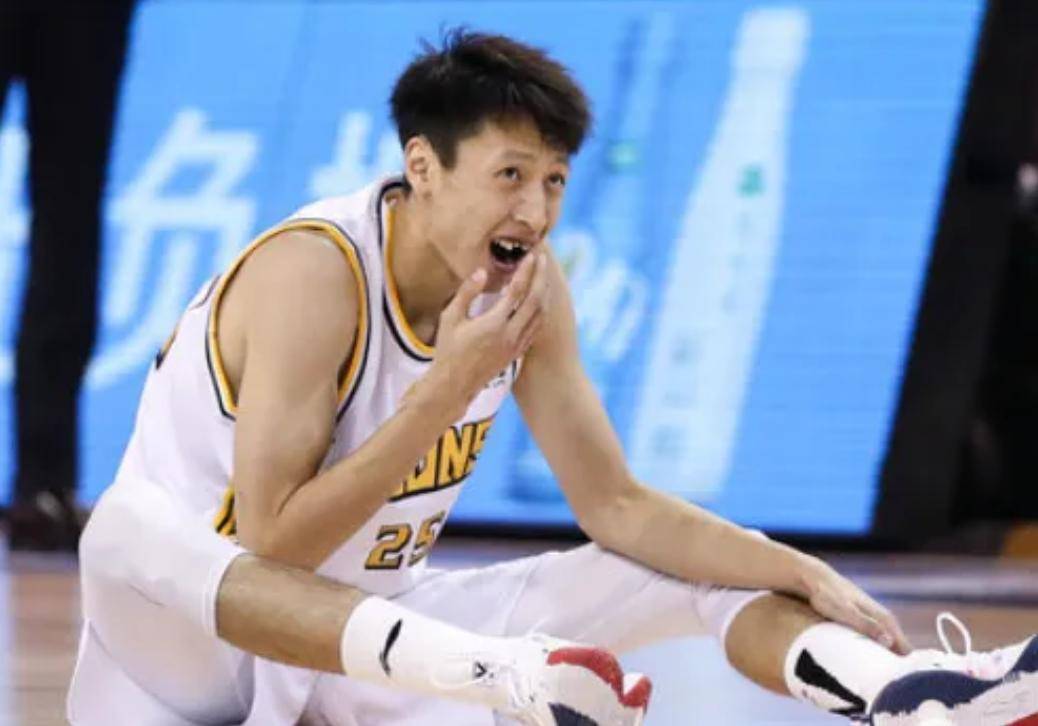 包含季后赛的紧张气氛让球迷们无比兴奋并期待下一场比赛的词条