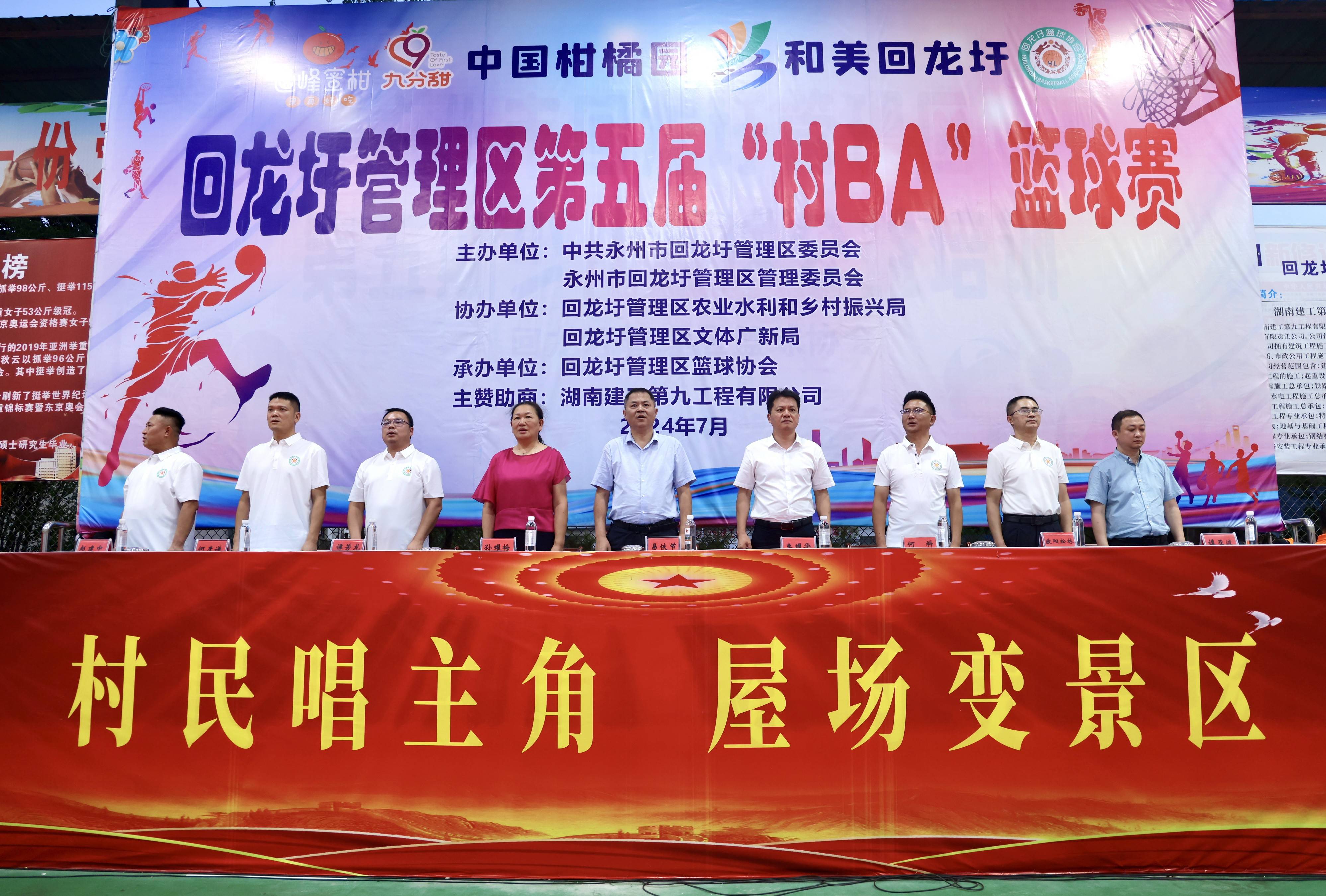 一场备受瞩目的篮球赛事掀起了全民讨论 