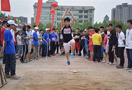 劲敌对碰!场上对拼激烈,胜者为王